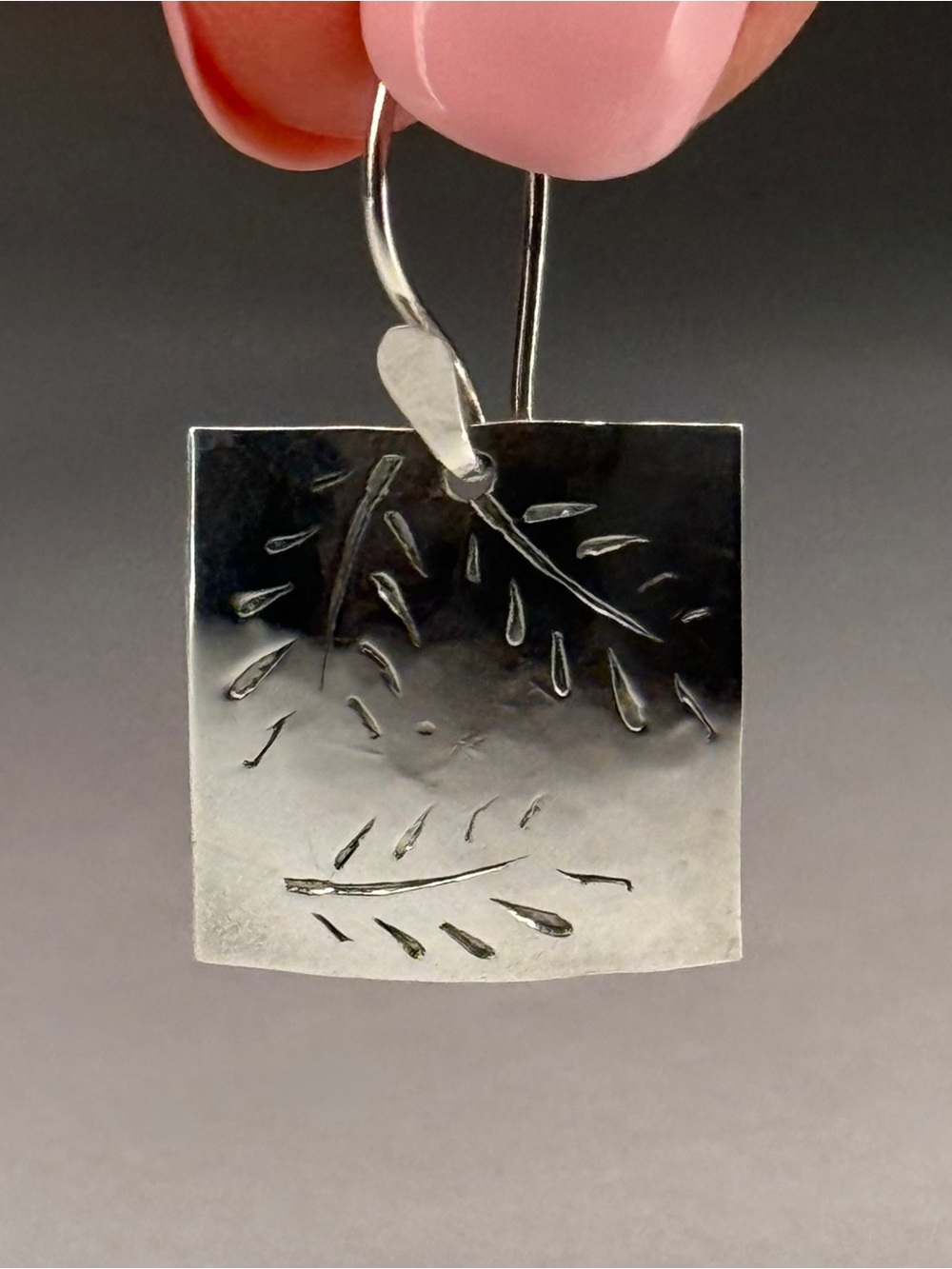 Vintage Signed Ann Harvey AH Sterling Silver Hand Chased Square Earrings - Picture 8 of 9